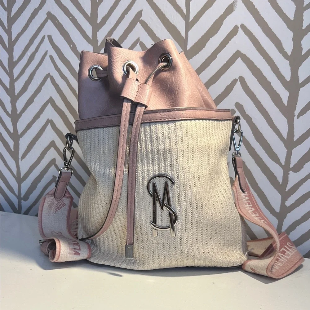 Steve Madden Beige and Blush Bucket Bag - Picture 2 of 6